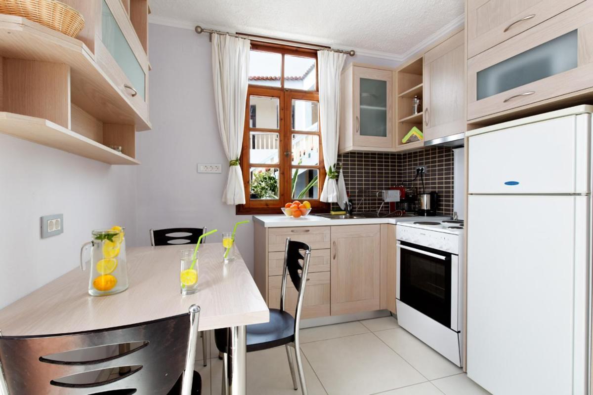 Giorgi'S Blue Apartments Kalathász Kültér fotó